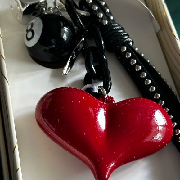 Eye Candy Red Heart Key & Card Holder - Picture 5 of 5